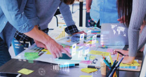 Descubra como startups digitais podem crescer em mercados saturados com estratégias inovadoras e posicionamento inteligente.