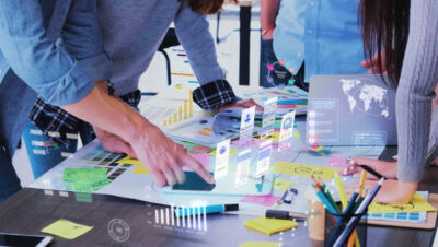 Descubra como startups digitais podem crescer em mercados saturados com estratégias inovadoras e posicionamento inteligente.